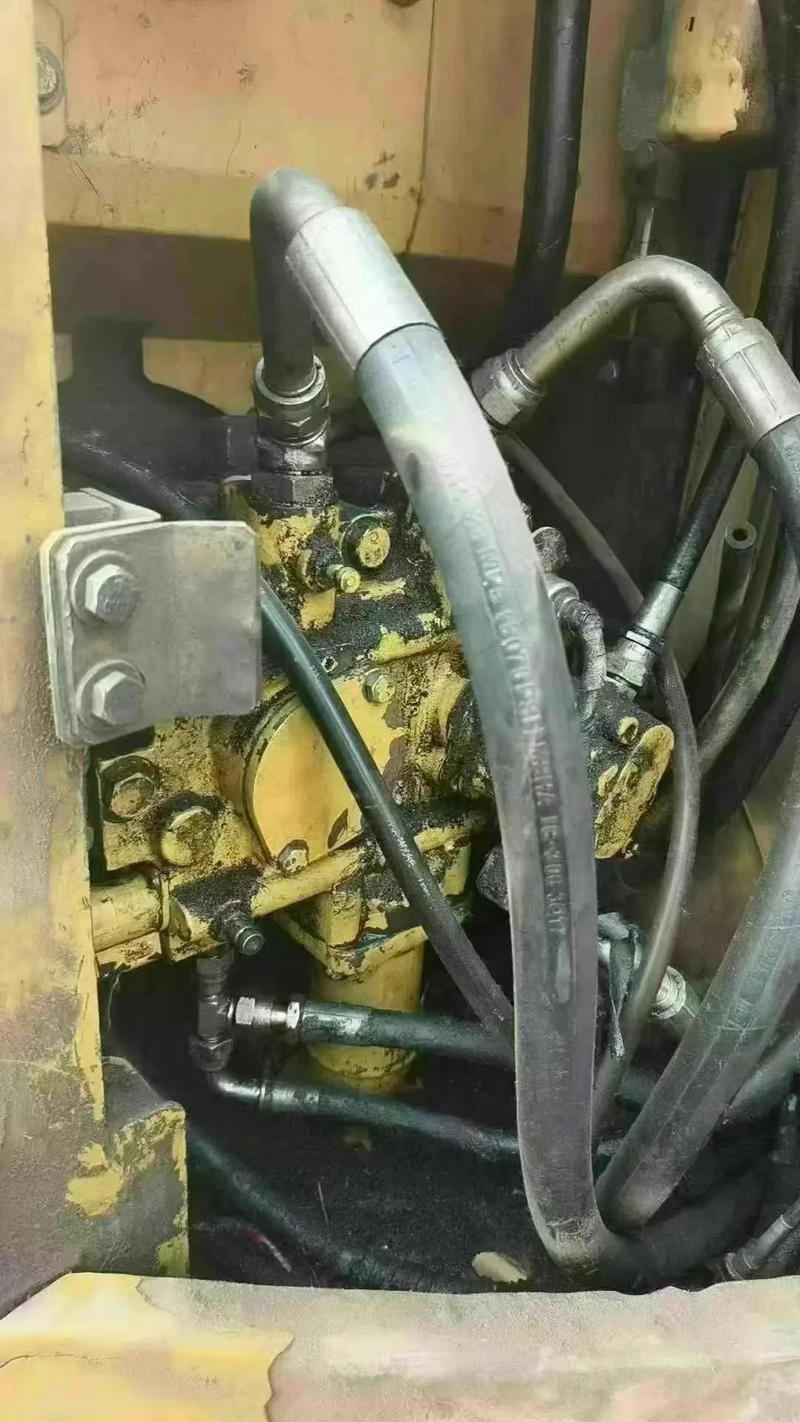 挖機(jī)維修工廠 粉絲 451 獲贊 2350 關(guān)注 麗水市小松挖掘機(jī)維修售后